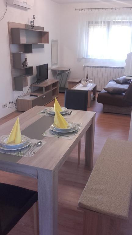Apartment Pavlesic Слуни Экстерьер фото