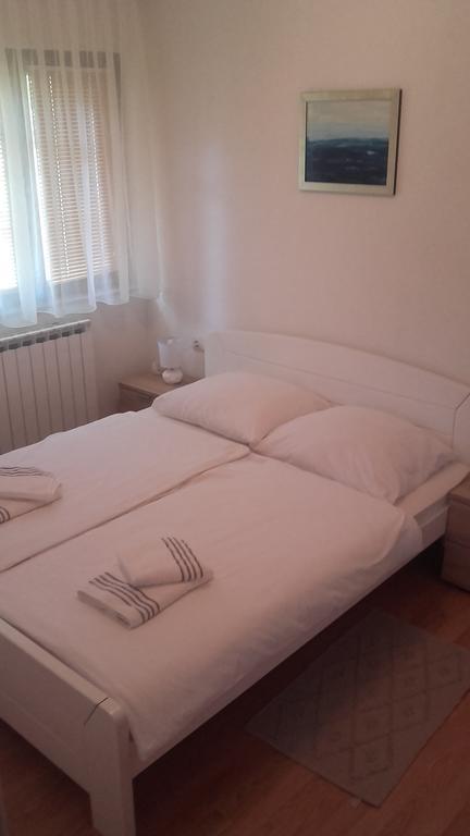 Apartment Pavlesic Слуни Экстерьер фото